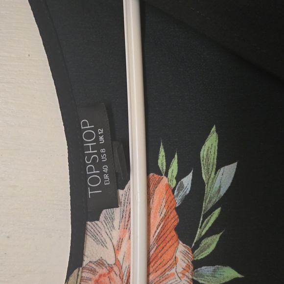 Crop top from top shop, size 8 or UK 12. Black with colored flowers - Picture 2 of 3